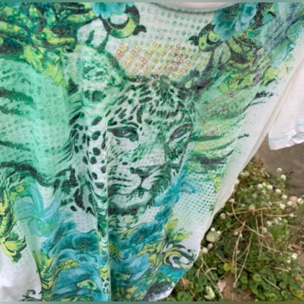 THOMAS & OLIVIA White Short Sleeve Tee W/ Teal Floral Leopard Print, Small, NWOT - Picture 3 of 7